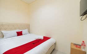 RedDoorz @ Kemanggisan Raya